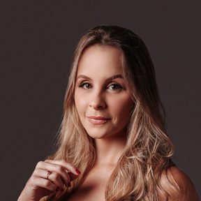 Retrato de Mariana de Paula Araújo.